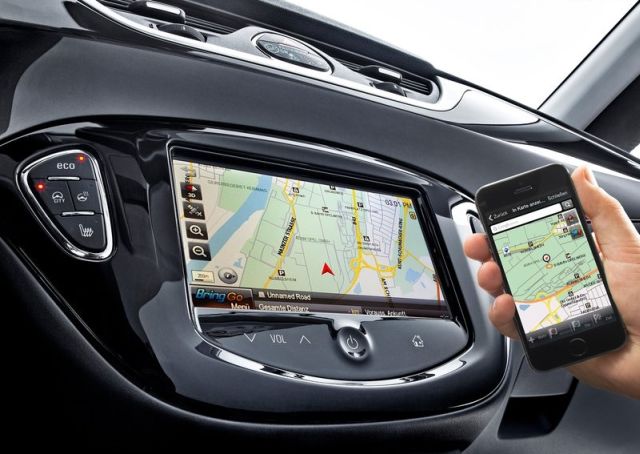 Opel Corsa E IntelliLink navigasyon ve telefon bağlantısı