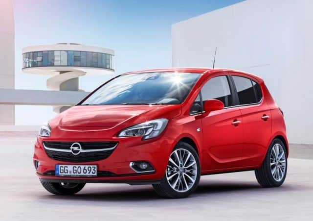 Opel Corsa E beş kapılı kırmızı gövde önden görünüm