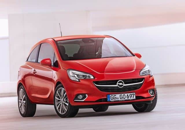 Opel Corsa E üç kapılı kırmızı gövde önden görünüm
