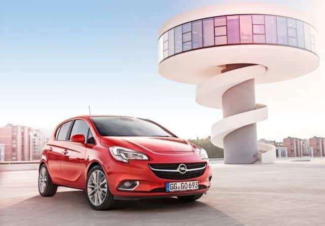 Opel Corsa E beş kapılı model ön üç çeyrek görünüm