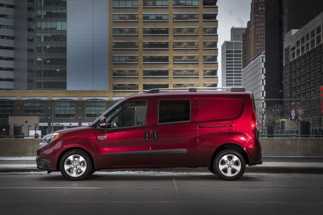 2015 Ram ProMaster City Wagon yan profil görünümü