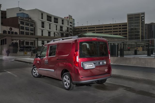 Ram ProMaster City Wagon arkadan üç çeyrek görünüm