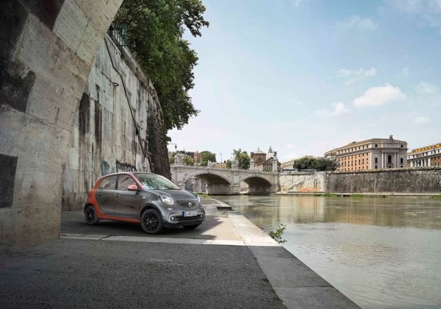 Smart Forfour direksiyon ve bilgi eğlence ekranı