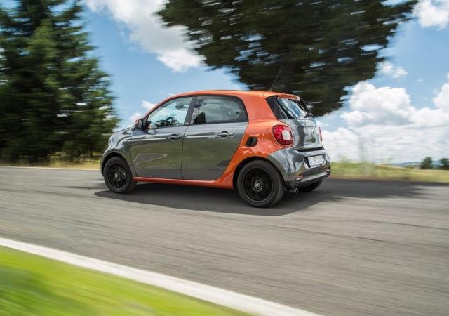 Smart Forfour dört kapılı yan görünüm