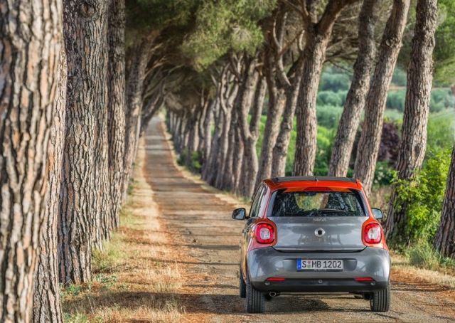 Smart Forfour kısa çıkıntılı yan siluet