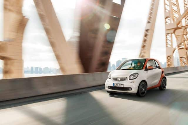 Smart Fortwo köprü üzerinde ön görünüm