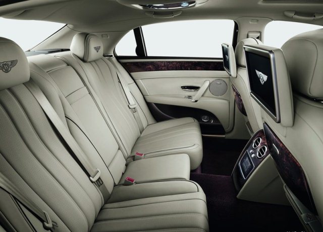 Bentley Flying Spur arka koltuklar