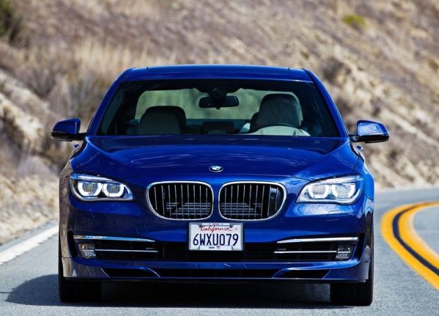 Mavi ALPINA B7 önden görünüm