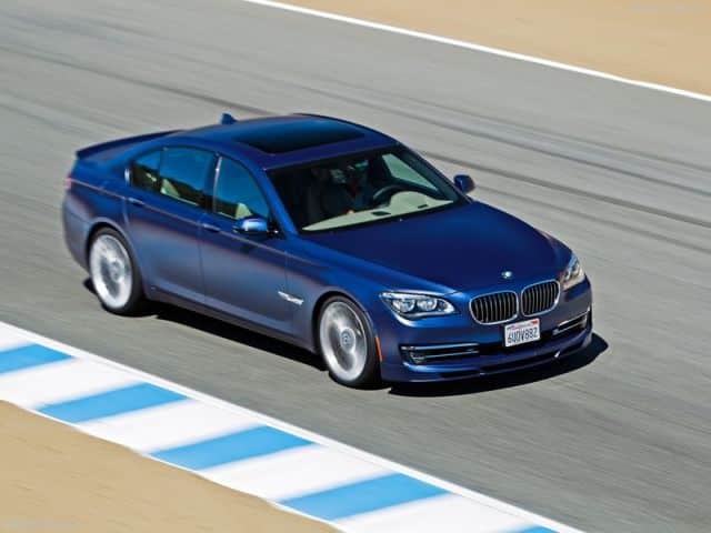 ALPINA B7 pist üzerinde hareket hâlinde