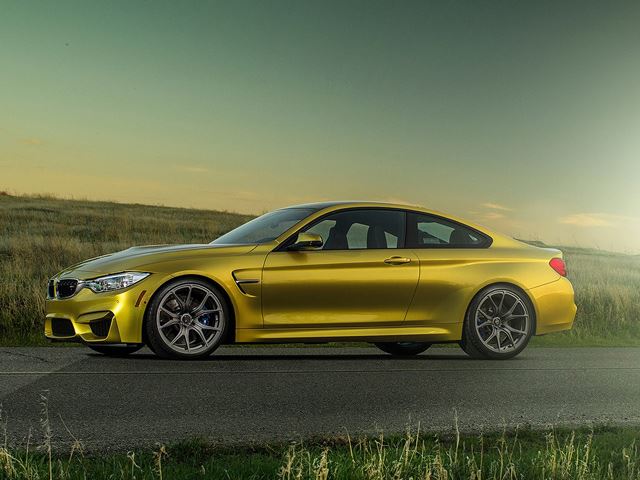 BMW M4 yan profil ve Vorsteiner jantlar