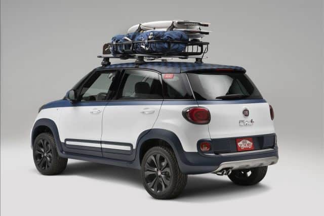 Fiat 500L Vans konsepti arka üç çeyrek görünümü ve sörf ekipmanı