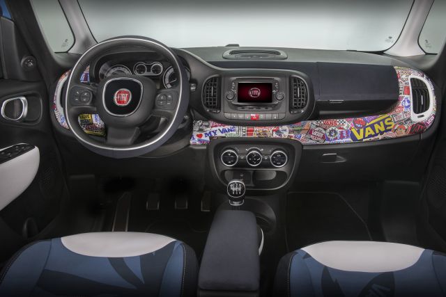 Fiat 500L Vans gösterge paneli ve çıkartma kaplamaları