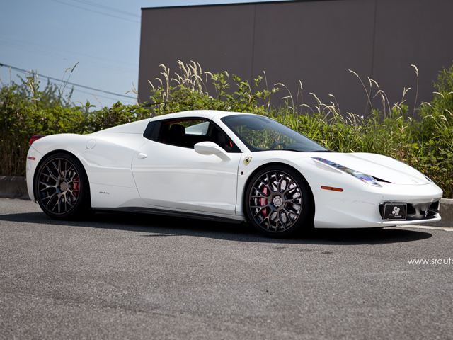 Ferrari 458 Spider SR Auto önden üç çeyrek görünüm