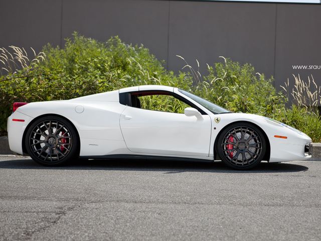 Ferrari 458 Spider arka üç çeyrek görünüm