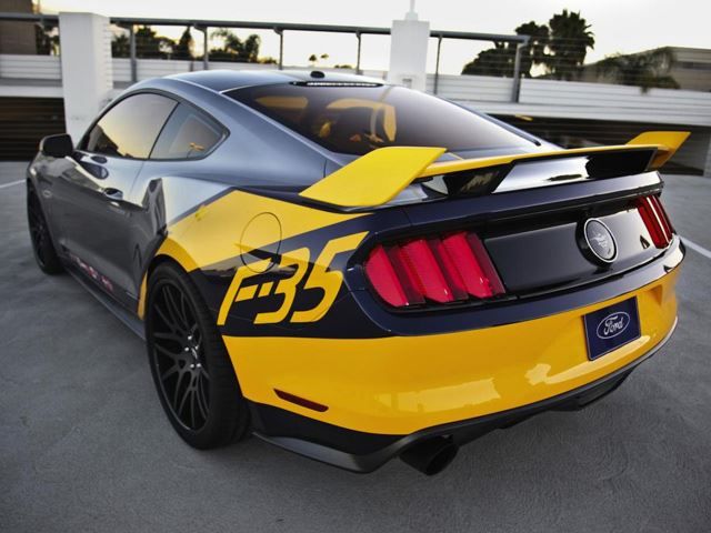 Ford Mustang F-35 Lightning II Edition arka üç çeyrek görünümü