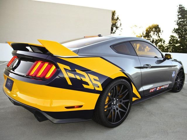 Ford Mustang F-35 Lightning II Edition sağ arka görünümü
