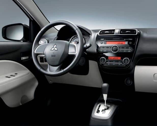 Mitsubishi Attrage direksiyon ve orta konsol