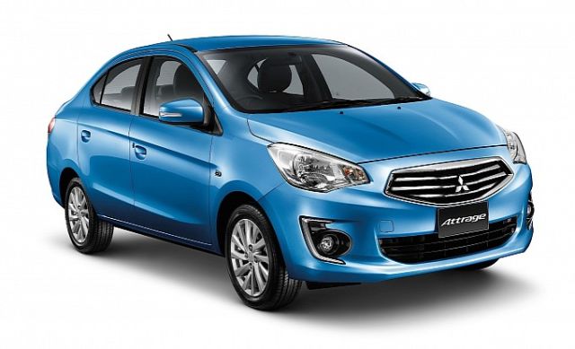Mavi Mitsubishi Attrage önden üç çeyrek görünüm