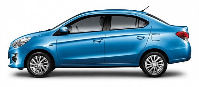 Mavi Mitsubishi Attrage yan profil