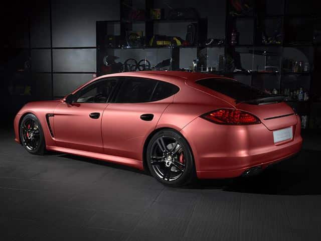 Kırmızı Overdrive Porsche Panamera Turbo yandan görünüm
