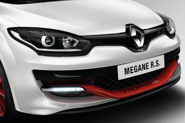 Megane RS 275 Trophy R ön tampon ve Trophy R detayı
