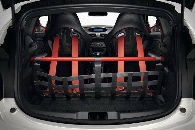 Megane RS 275 Trophy R Recaro koltuklar ve bagaj ağı