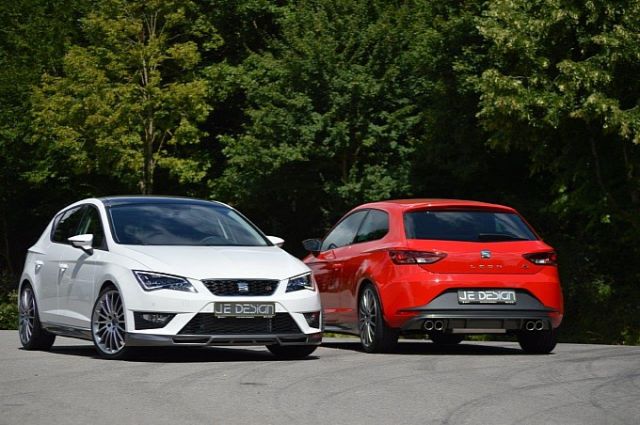 Seat Leon FR JE Design beyaz beş kapılı ve kırmızı üç kapılı modeller
