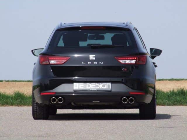 Siyah Seat Leon ST FR arka görünüm ve dört egzoz çıkışı