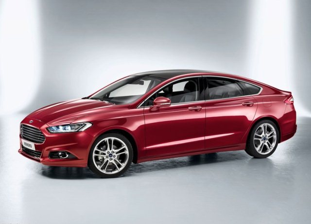 Ford Mondeo Hatchback yan profil görünümü