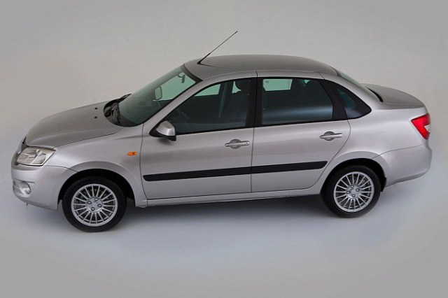 Lada Granta sedan yan profili