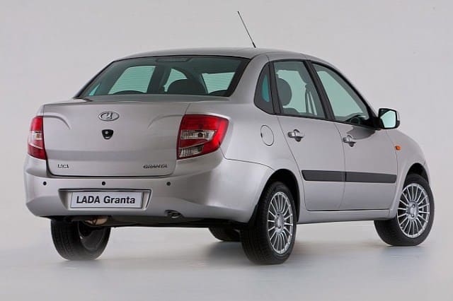 Lada Granta sedan arka görünümü