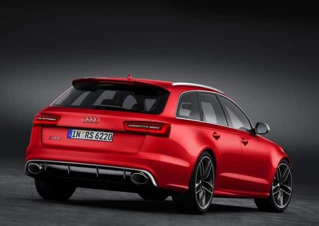 2014 Audi RS6 Avant arka üç çeyrek görünümü