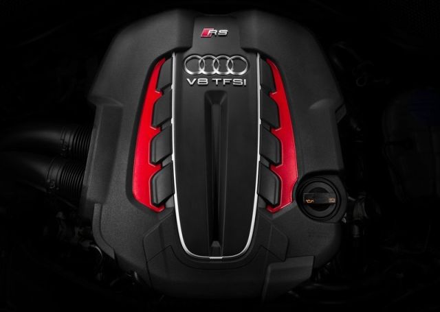 Audi RS6 Avant V8 TFSI motor kapağı