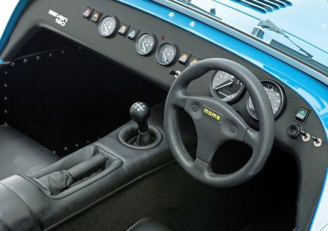 Caterham Seven 160 gösterge paneli ve kokpit