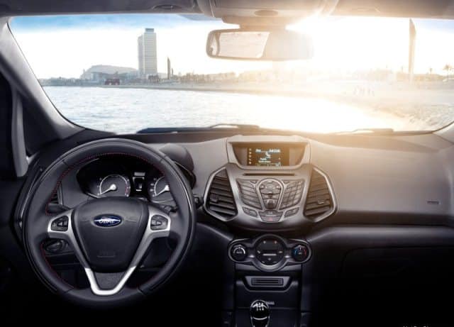 Ford EcoSport kokpiti direksiyon ve orta konsol