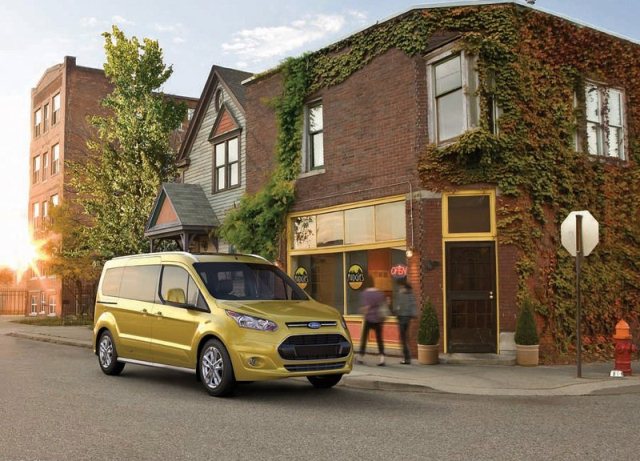 Ford Tourneo Connect ön üç çeyrek görünümü