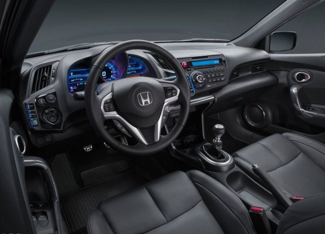 Honda CR-Z manuel şanzımanlı sürücü kabini