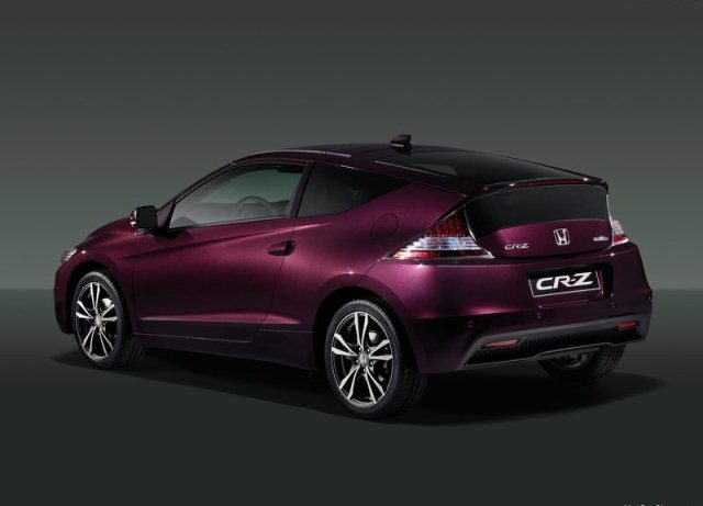 Honda CR-Z arkadan üç çeyrek görünüm