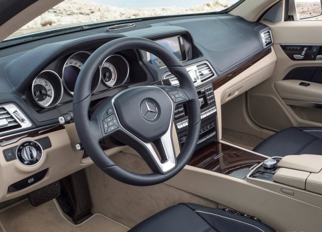 Mercedes-Benz E-Class Cabrio kokpiti