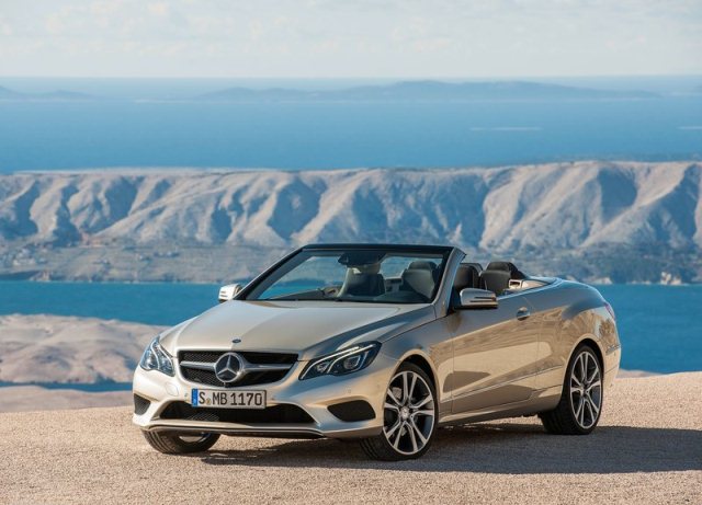 Mercedes-Benz E-Class Cabrio önden üç çeyrek görünüm