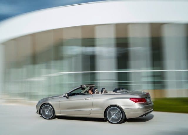 Mercedes-Benz A207 Cabrio arkadan üç çeyrek görünüm