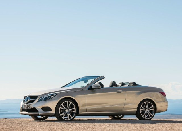 Mercedes-Benz A207 Cabrio açık tavanlı yan görünüm
