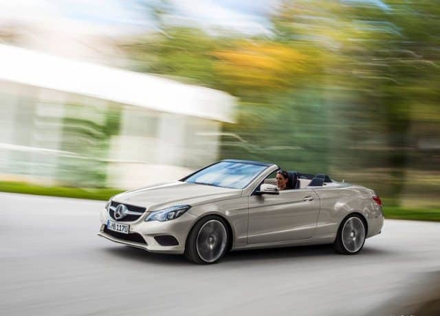 Mercedes-Benz E-Class Cabrio hareket halinde önden görünüm