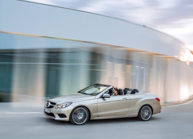 E-Class Cabrio açık tavanlı hareket görünümü