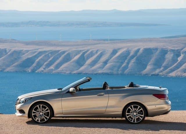 E-Class Cabrio açık tavanlı sol yan görünüm