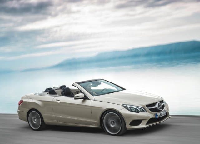 E-Class Cabrio hareket halinde sağ ön görünüm