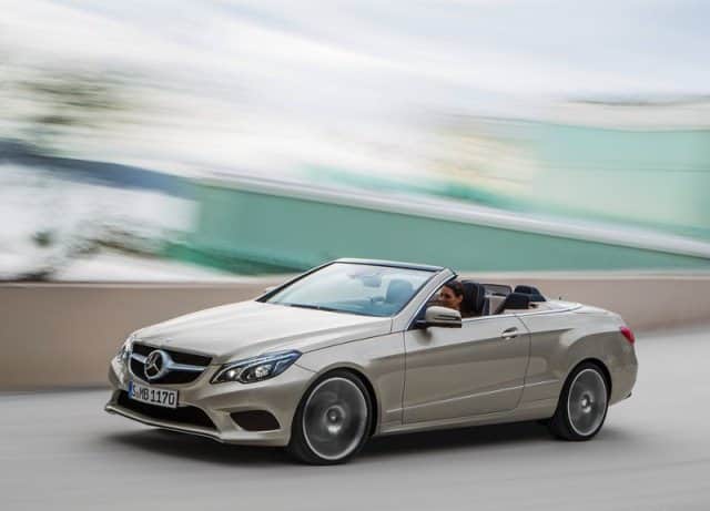 E-Class Cabrio önden üç çeyrek hareket görünümü