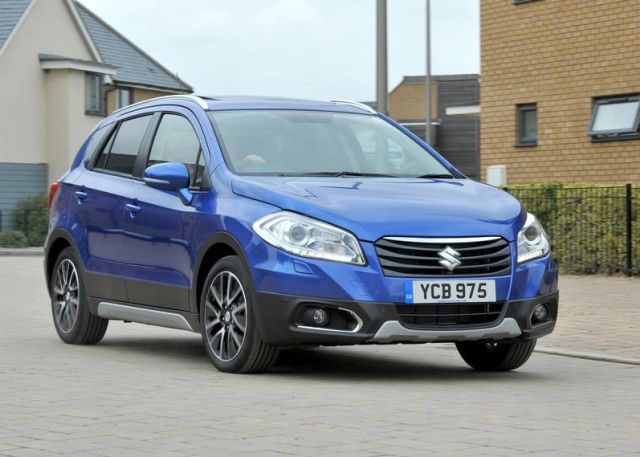 Gri SX4 S-Cross ön üç çeyrek görünüm