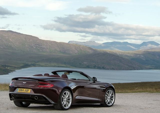 Aston Martin Vanquish Volante ön üç çeyrek görünüm