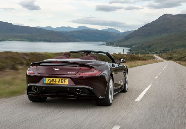 Aston Martin Vanquish Volante ön konsol
